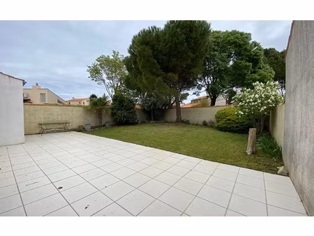 location maison  m² t-4 à la rochelle  1 480 €