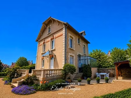 maison de caractère avec jardin clos  garage en centre-ville de vendôme