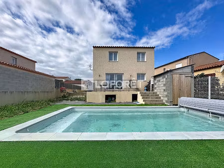 villa 3 faces  3 chambres  1 suite parentale et piscine.
