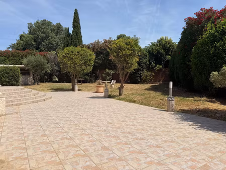 alerte produit rare : spacieuse villa t5 avec jardin de 1380