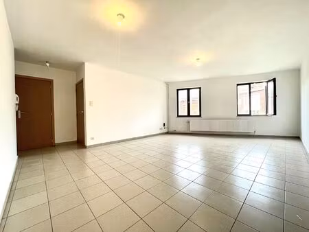 appartement à louer à rue de la régence 15 charleroi (vbe33682)