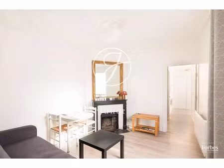 paris 18e - abbesses - appartement deux pièces à vendre - 27 11m² carrez - 27.43m² au sol 