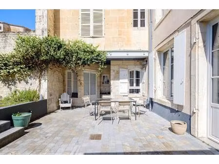 demeure bourgeoise et jardin secret en coeur de ville