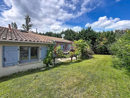 maison de plain pied de 142 m2 - très bel environnement de plus de 1100 m2