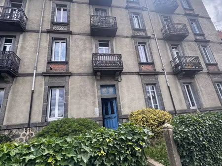 clermont-ferrand – t2 proche commodités avec cave et stationnement