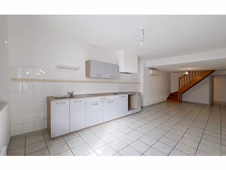 location appartement  m² t-3 à grenade  750 €