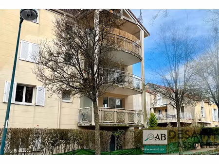 montévrain  f4 de 75 m2 3 chambres  balcon de 10 m2 et garag