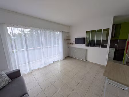 roanne t1 rénové et meublé !