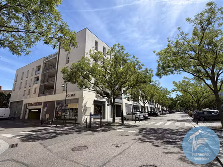 t2 recent avec loggia 14m2 - hyper centre - tassin