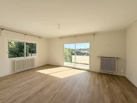 vence - haut de maison entièrement rénové. 99m2. terrasse et