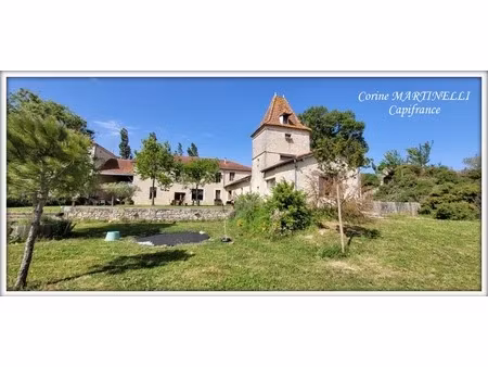 propriete à vendre 22 pièces proche de agen (47) 4 habitations 885 m² + dépendances  27 ha