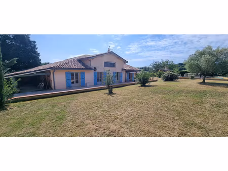 belle maison ancienne rénovée -- campagne gersoise  5 chambre