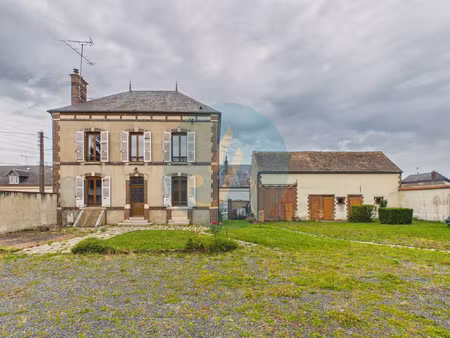 maison de maître 150m2  4 chambres  3 garages et très nombre