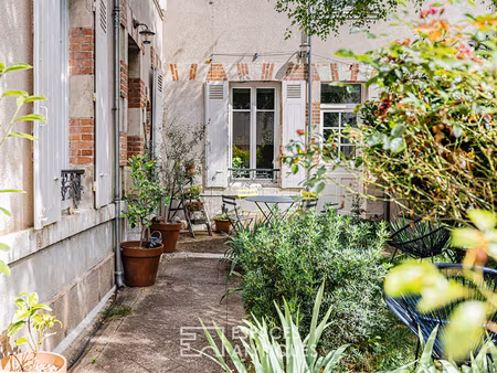 maison de caractère autour d'un jardin intimiste