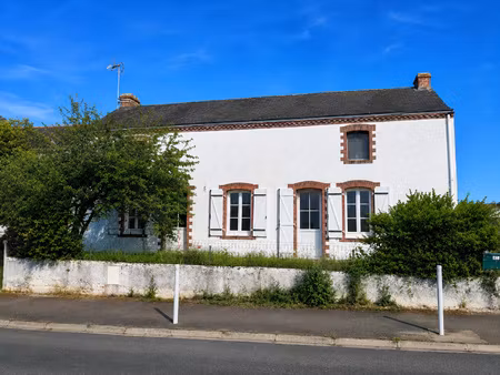 maison de bourg à rénover  90 m2 habitable  820 m2 terrain