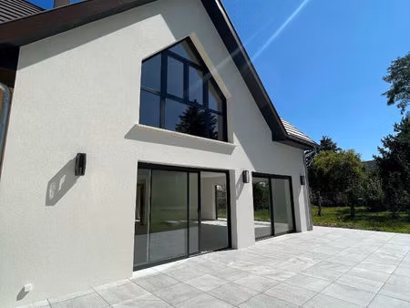 location maison contemporaine 6 pièces  222 m²