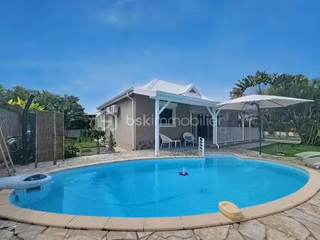 villa 3 chambres piscine et garage secteur recherché