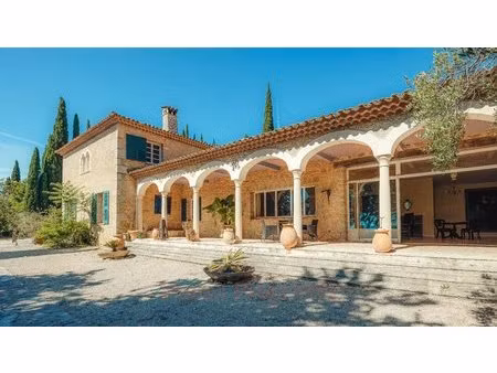 var - seillans : mas provençal de 625m2 - piscine et terrain -atelier historique