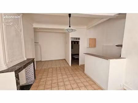 bel appartement t1 de 35 m² – hypercentre de carpentras rue piétonne