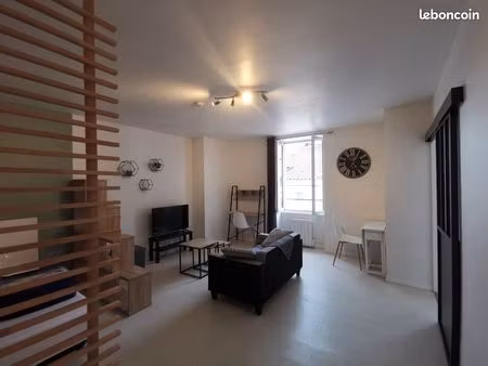 grand studio meublé