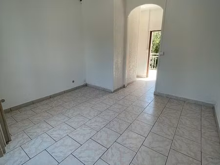 appartement lumineux 23m² dans le centre de montbazon