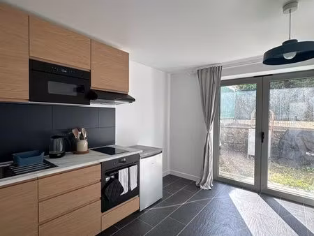 location studio meublé
