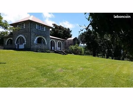 location villa 6 pièces de caractère à saint-pierre martinique