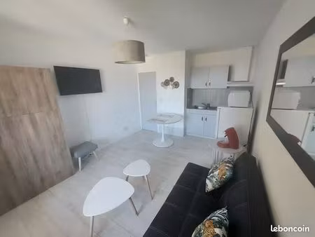appt etudiant canet sud plage-parking prive- chambre-terrasse