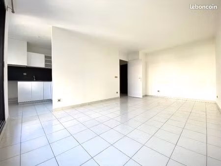 studio 1 pièce 32 m²