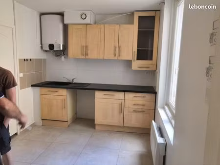 studio 33 m² à louer – centre-ville de trévoux