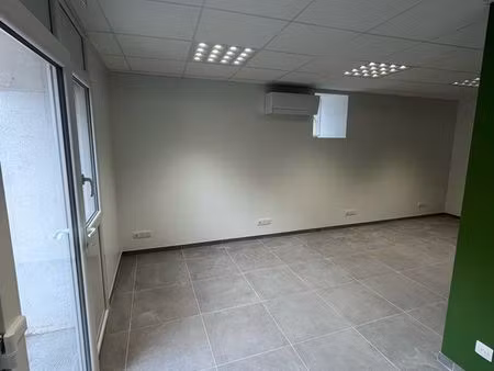 a louer - local commercial / professionnel 85 m2 - rare secteur montmelian