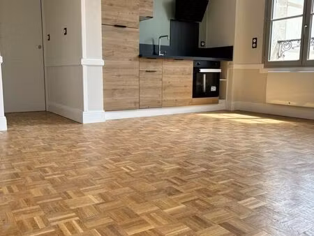 à louer – appartement t2 rénové de 43 m² – 700 charges comprises