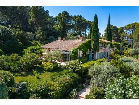villa d'architecte de plus de 220m2 sur les hauteurs de jonquerettes avec vue panoramique.