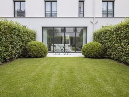 superbe 2 pieces avec jardin privatif et terrasse – parking