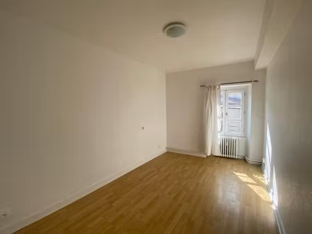 montbrison dans bel immeuble ancien
