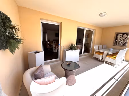 2 pièces avec terrasse sud 15m2 et garage en coeur de ville