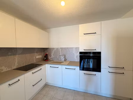 location meublée de septembre à juin - t2 de 45m2 avec terrasse et parking