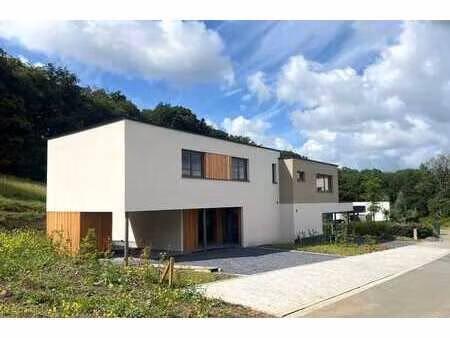 très belle maison contemporaine au sein d'un clos verdoyant