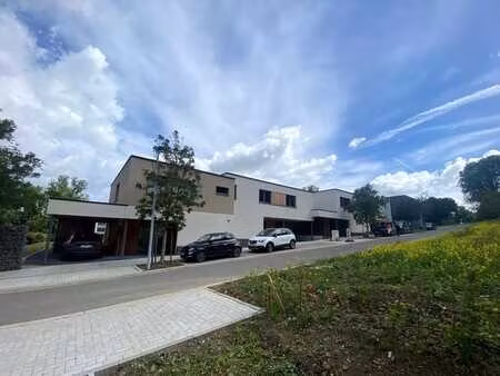 très belle maison contemporaine au sein d'un clos verdoyant