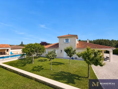 maison en parfait etat avec piscine