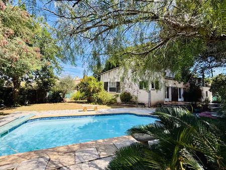 a vendre dans domaine privé villa 5 pièces avec piscine au c