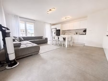 lingolsheim – t4 rénové avec un magnifique grand balcon en l