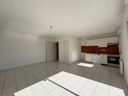 t2 avec garage les balquières