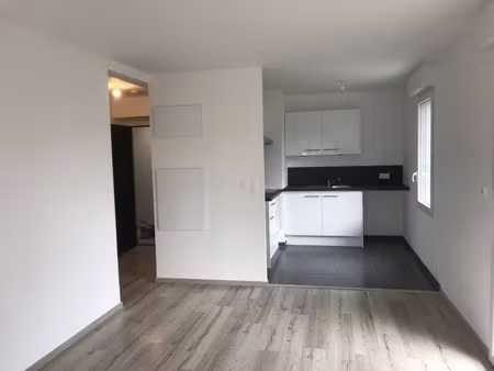 t3 avec jardin  terrasse et parking à st leger du bourg denis