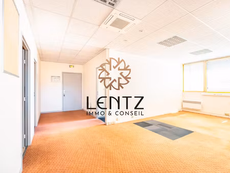 local commercial de 100 m² - parking et ascenseur - proche auto