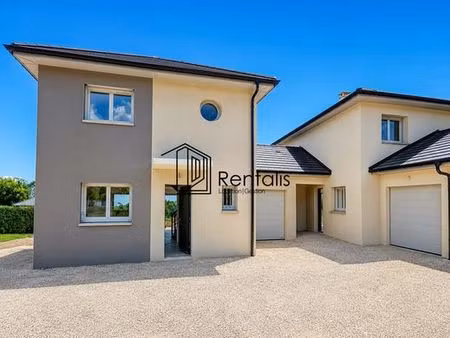 maison de 4 pièces de luxe en location à échenevex  france