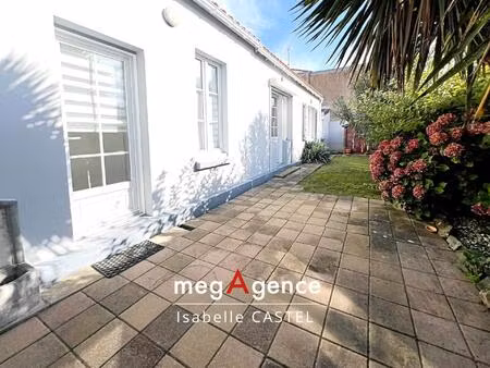 maison sablaise pleine de charme avec jardin et garage !