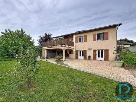 maison familiale avec espace indépendant et grand terrain arbor