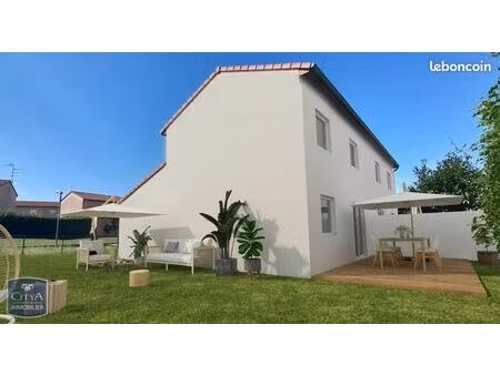 villa 4 pièces 80 m²