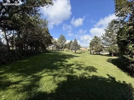 terrain 1 420 m² le val